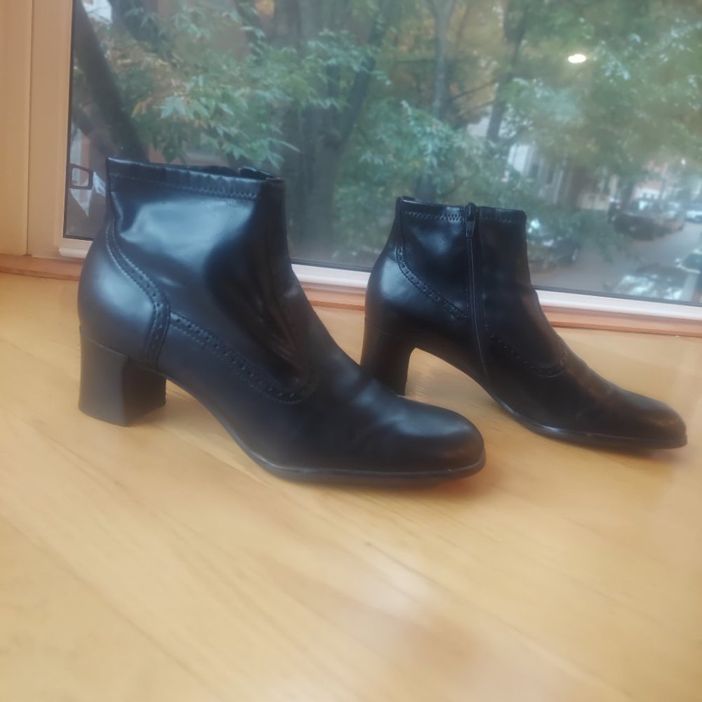 Italian Leather Franco Sarto Black Ankle Boots; 2" heels; Size 8M
